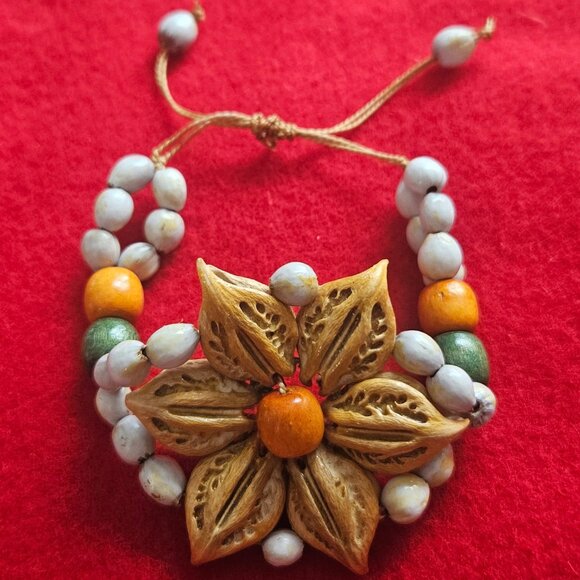 Bracelet of seeds and cats claw pods - Picture 3 of 5